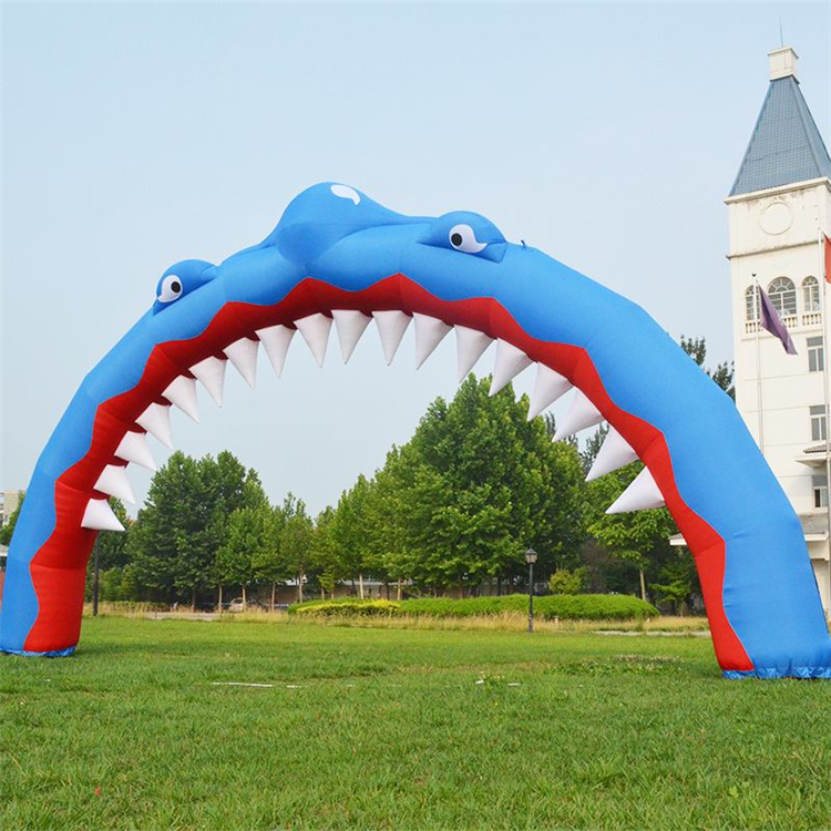 东城鲨鱼广告拱门